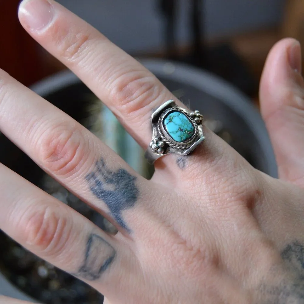 Vintage Navajo Sterling Silver and Turquoise Ring, Size 7 - Picture 3 of 8